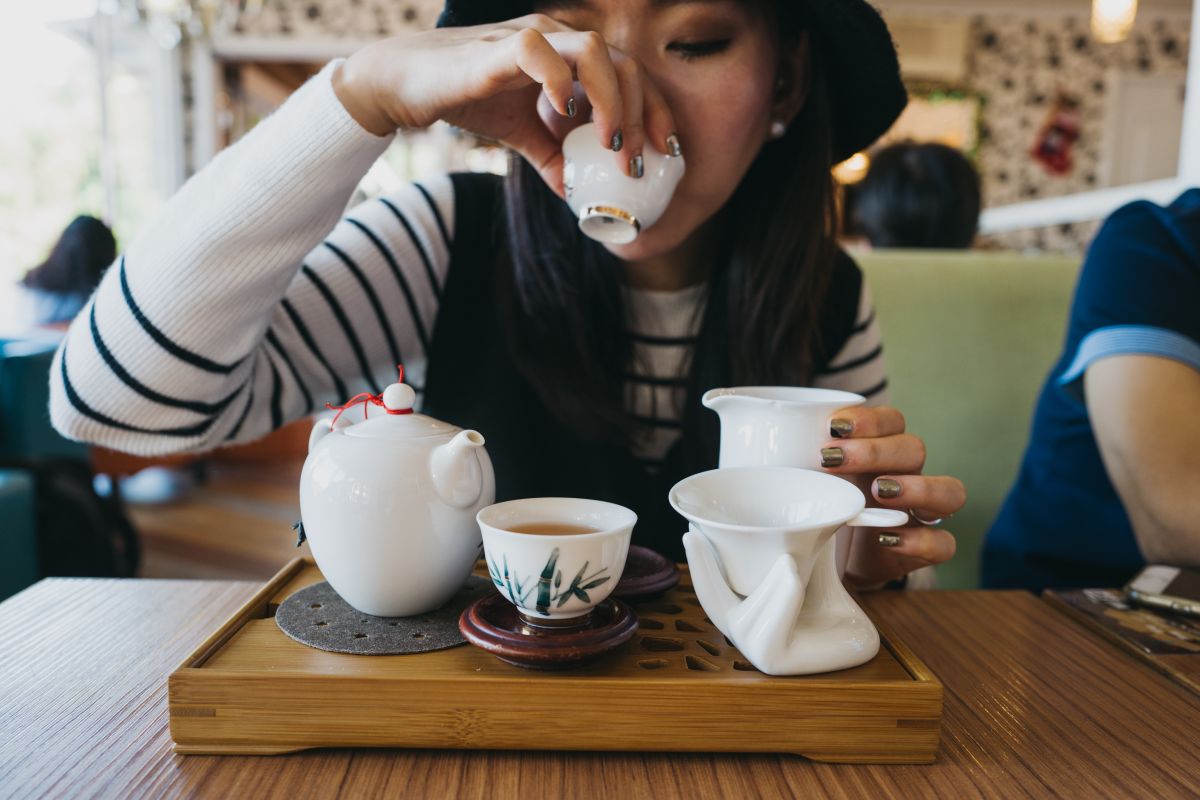 woman drinking tea in taipei
