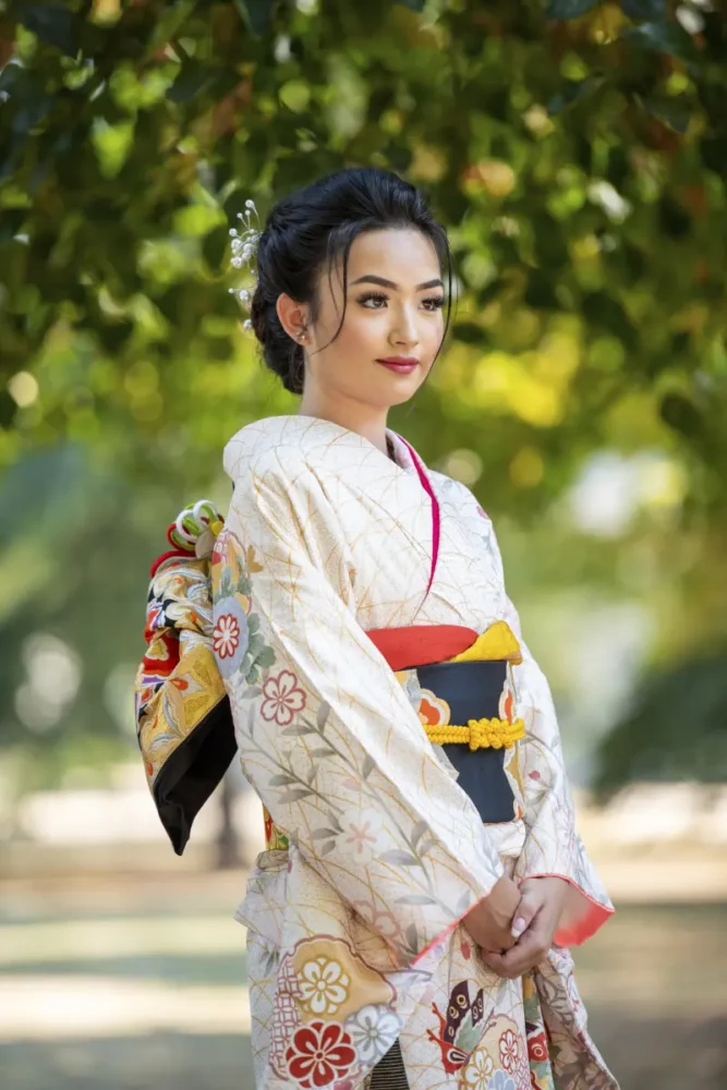 elegant Japanese woman wearing traditional kimono